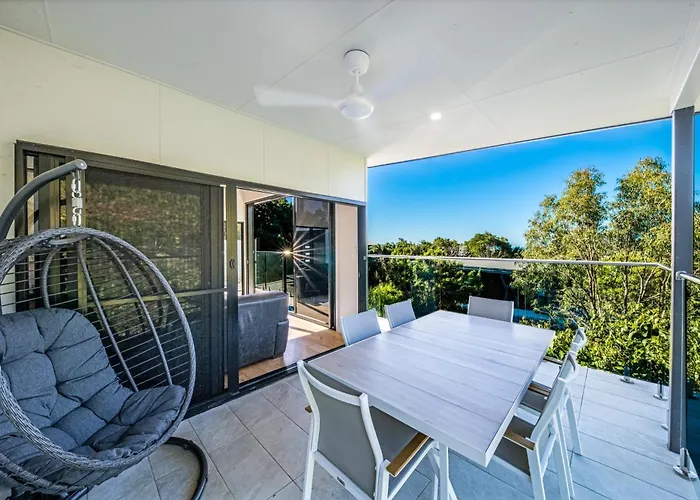 3 Bedroom Holiday Home Valley Views In Airlie Beach