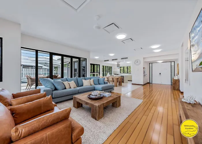 Penthouse Living At The Port Of Airlie