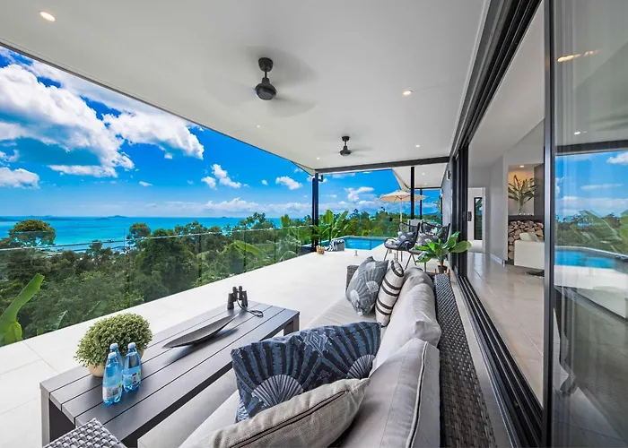 \'Nine Islands\' Airlie Beach Luxury Holiday Home With Ocean Views