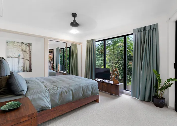 The Heart Stay - Airlie Beach