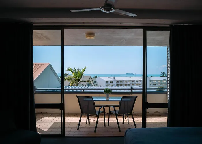 Studio Apartment, Centre Of Airlie With Sea Views