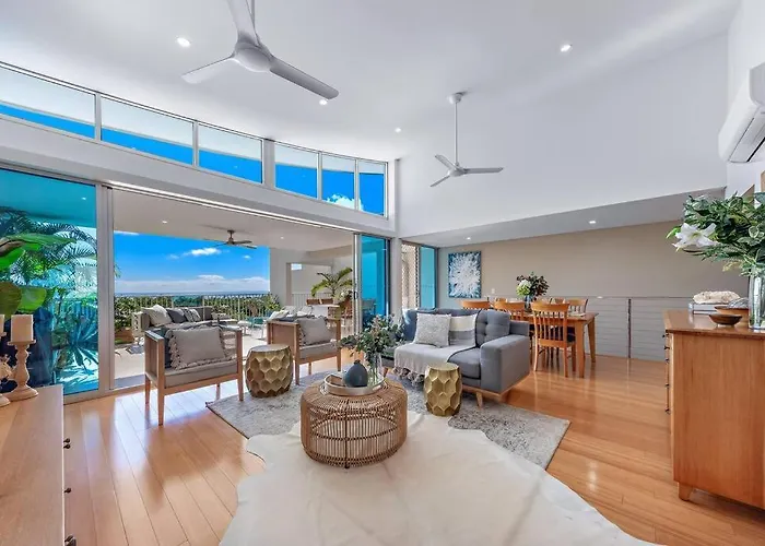 Large, Luxurious Townhouse Stunning Oceanviews
