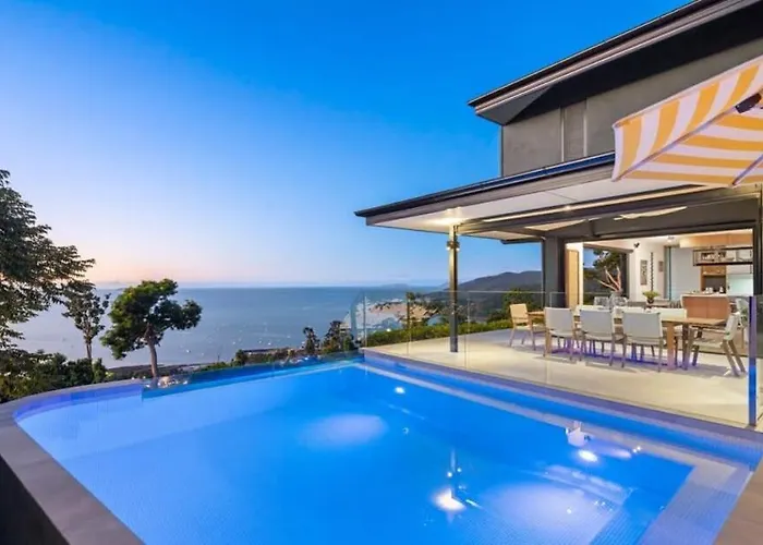 \'Whitsunday Blue\' Luxury Home With Ocean Views