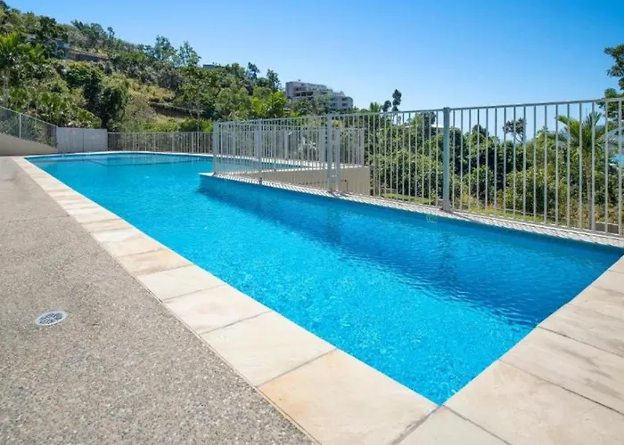 52 Airlie Beach Beauty At The Summit