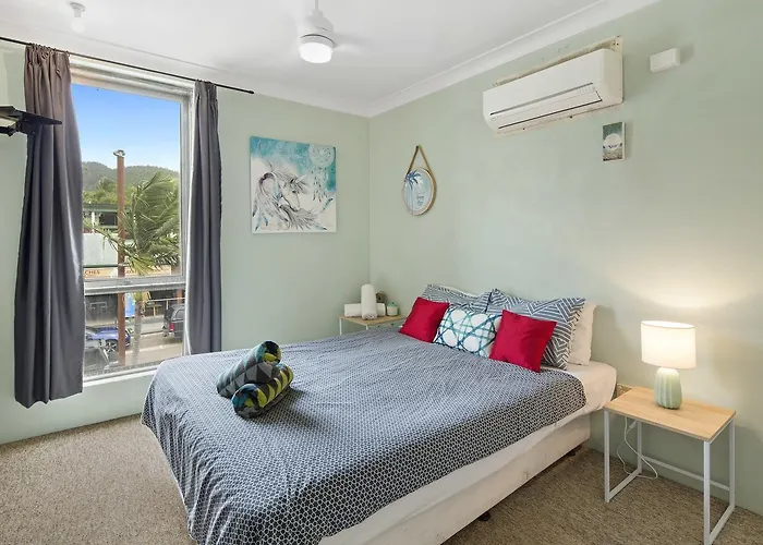 Location! 2Br Town View Unit In Centre Of Airlie.