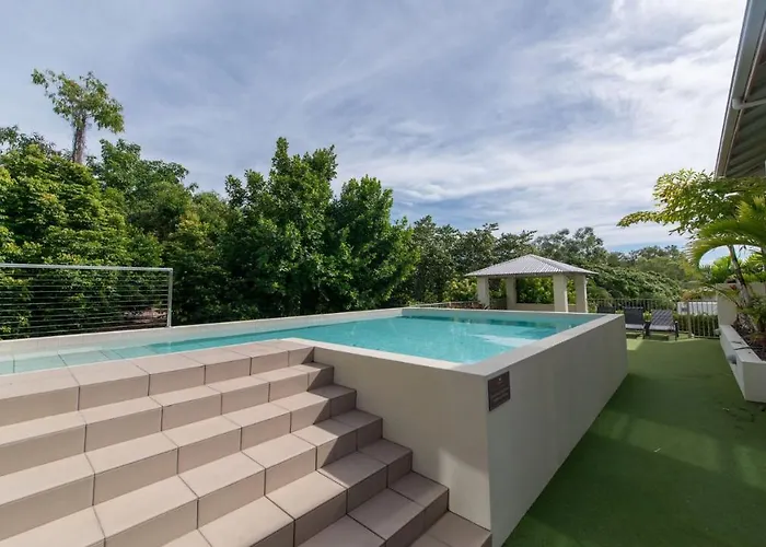 Alpha 8 On Waterson - Airlie Beach