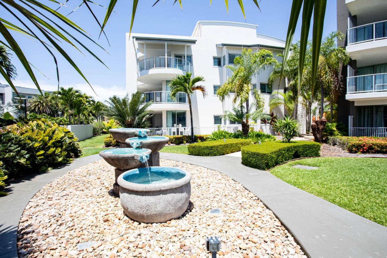 By The Sea Shore With Pool Apartment Airlie Beach