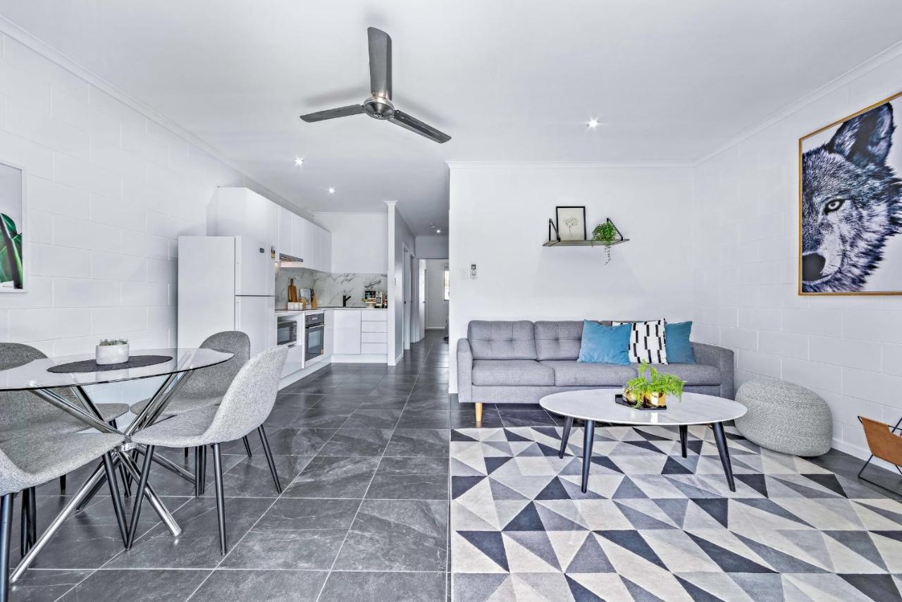 Apartment Modern Front *