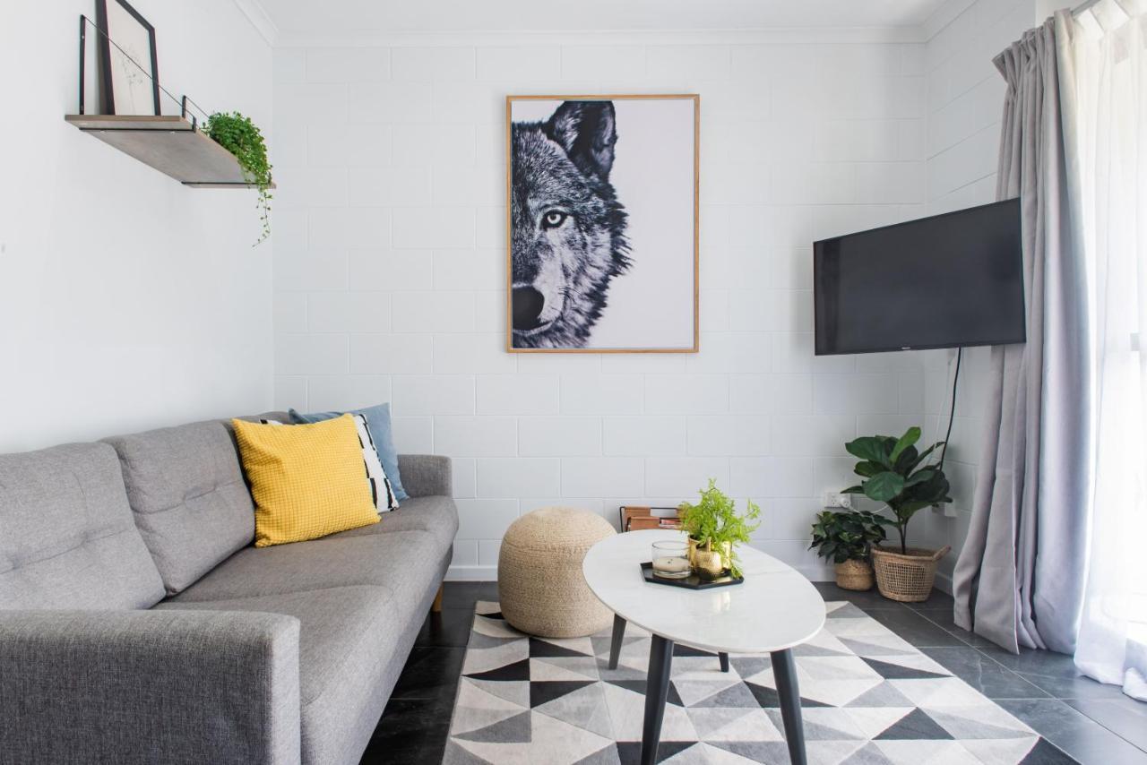 Apartment Modern Front *
