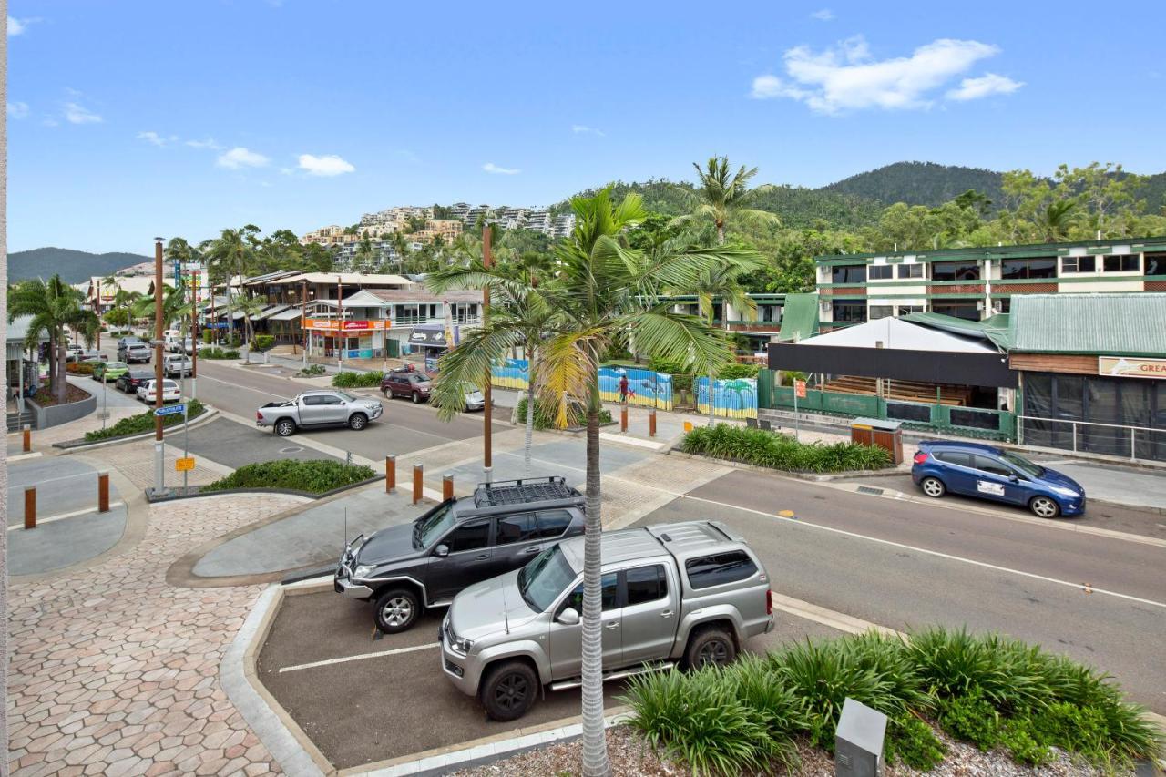 Location! 2br Town View Unit In Centre Of Airlie. Apartment *