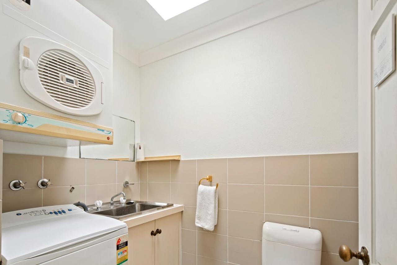 Location! 2br Town View Unit In Centre Of Airlie. * Airlie Beach