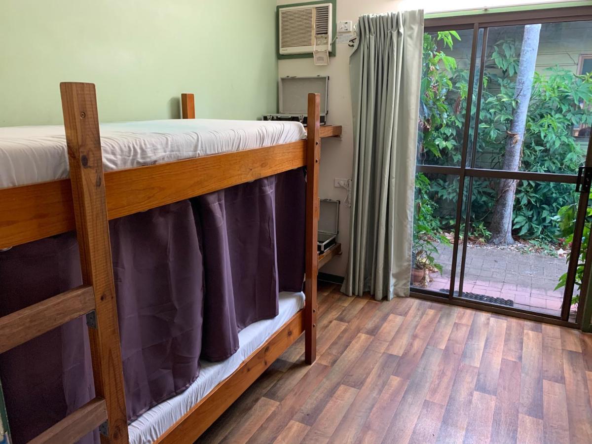 Backpackers By The Bay Albergue *