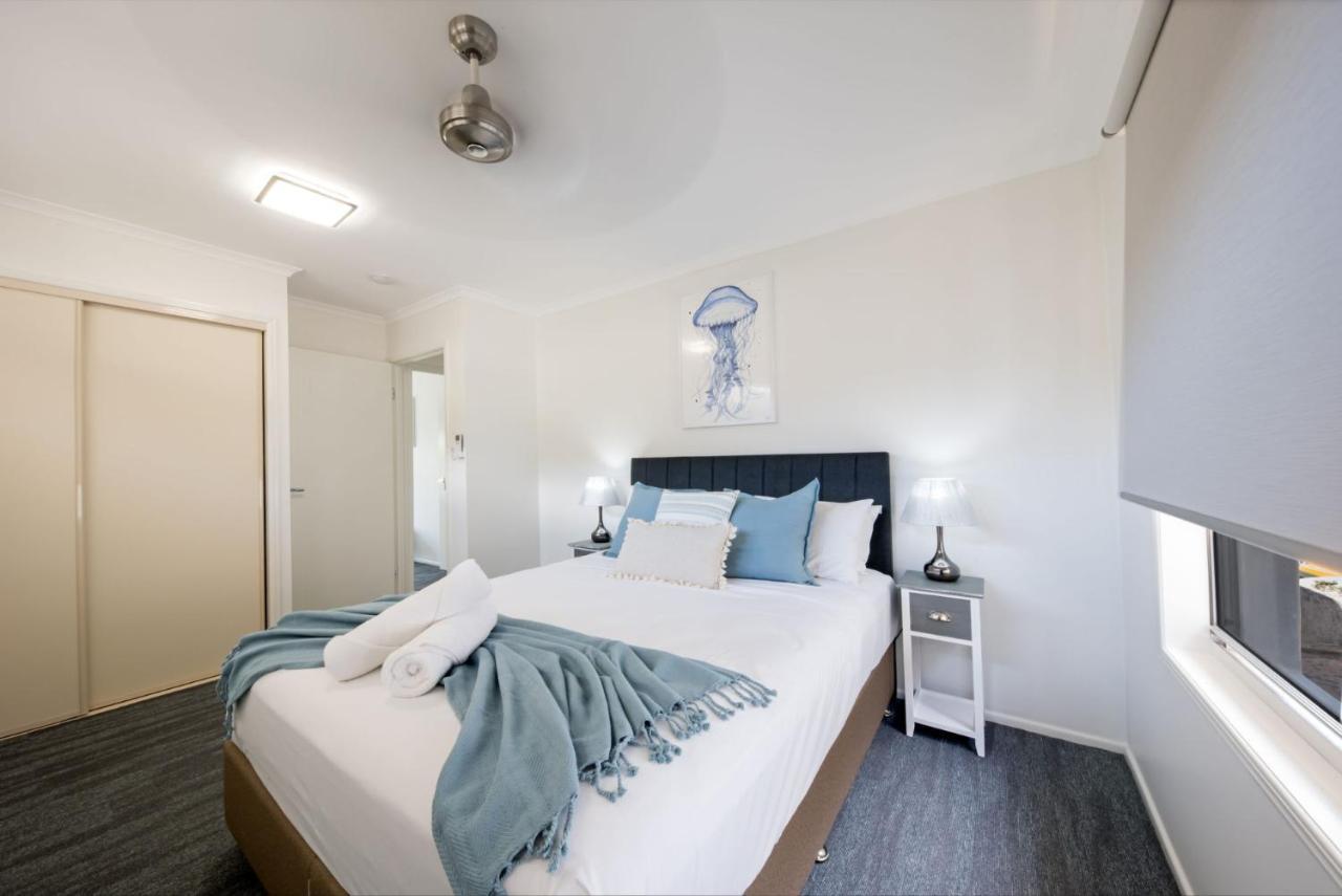 Airlie Blue On Blue Holiday home *
