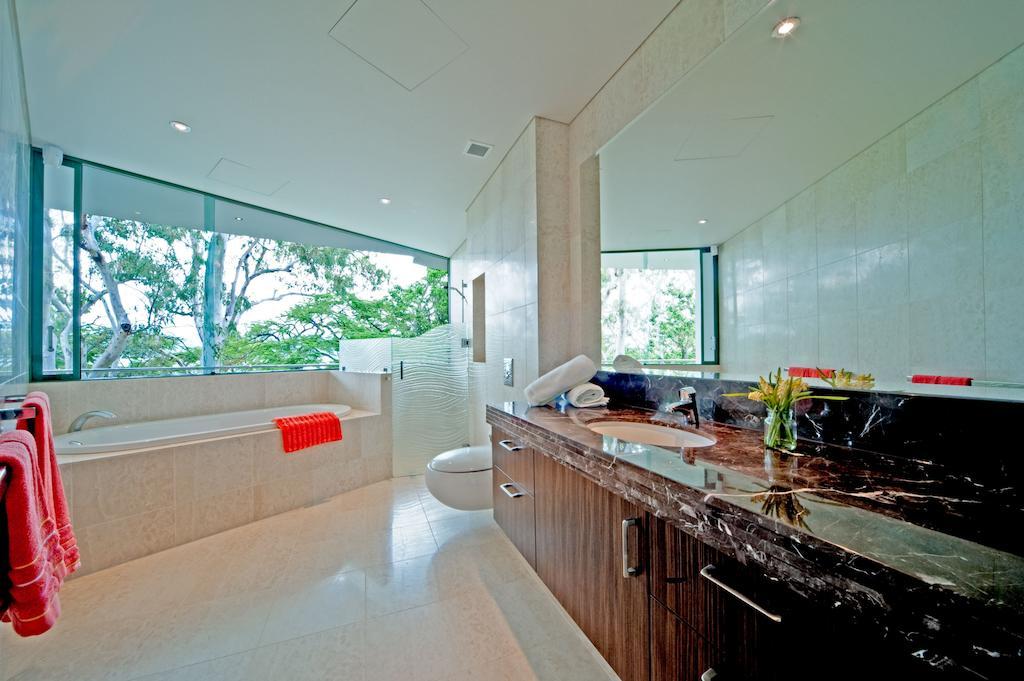 One Oceanview Apartment Airlie Beach