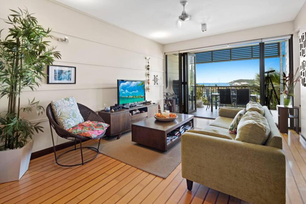 Apartment 20 S At The Marina Airlie Beach
