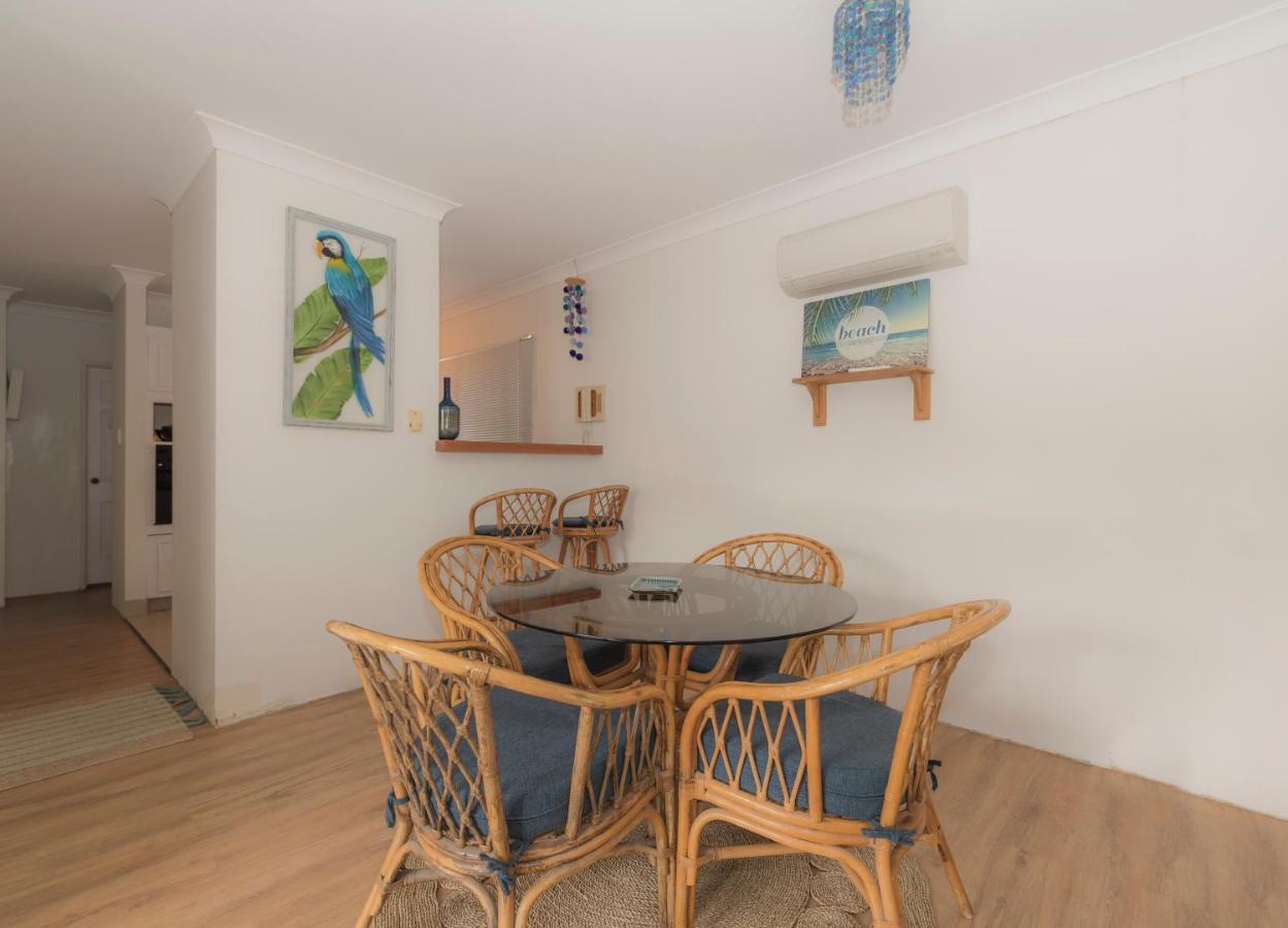 2 Bedroom Unit, Centre Of Airlie With Town View Airlie Beach
