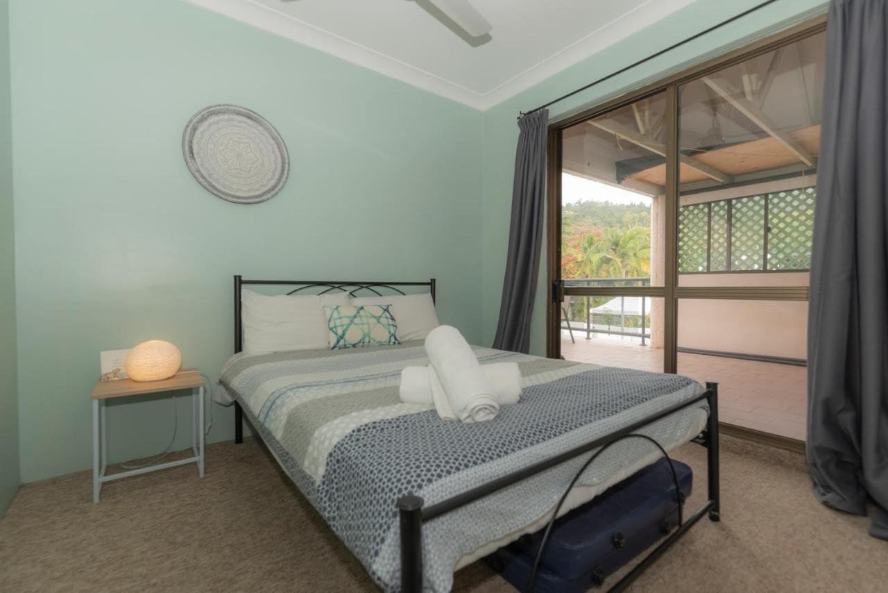 2 Bedroom Unit, Centre Of Airlie With Town View * Airlie Beach