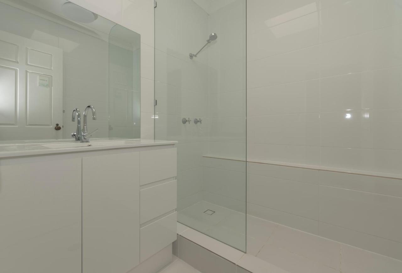 2 Bedroom Unit, Centre Of Airlie With Town View Airlie Beach