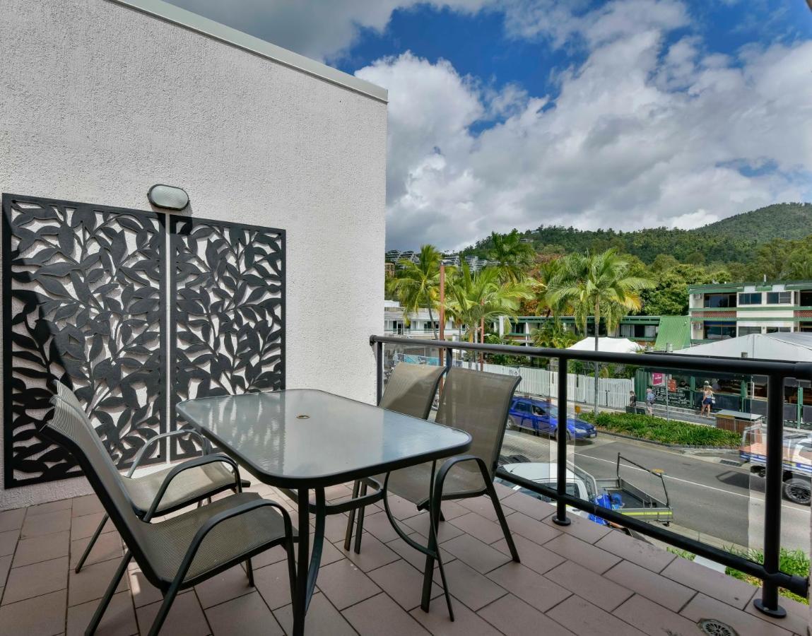 2 Bedroom Unit, Centre Of Airlie With Town View Apartment Airlie Beach