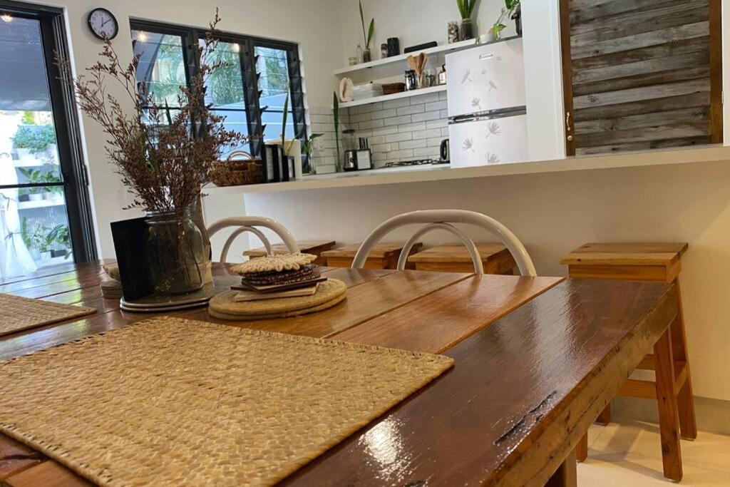 Lily Lamond, T/house, Outdoor Shower, 5 Min Walk To The Ocean, Airlie