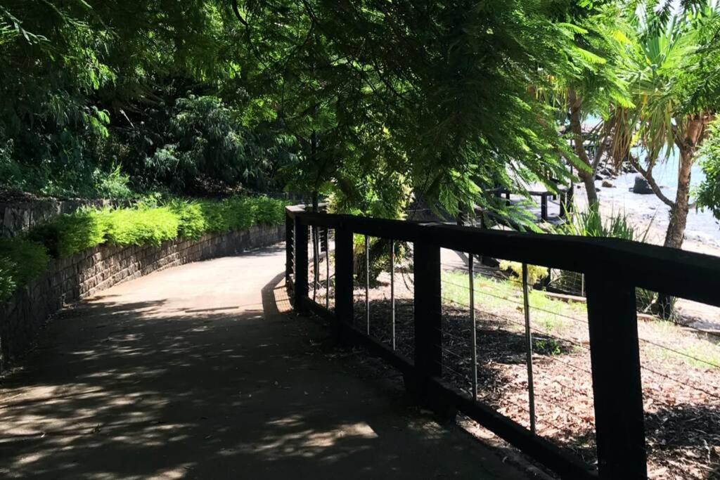 Lily Lamond, T/house, Outdoor Shower, 5 Min Walk To The Ocean, Airlie *
