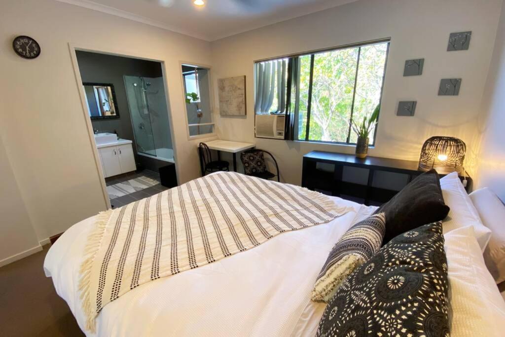Lily Lamond, T/house, Outdoor Shower, 5 Min Walk To The Ocean, Airlie Holiday home Airlie Beach