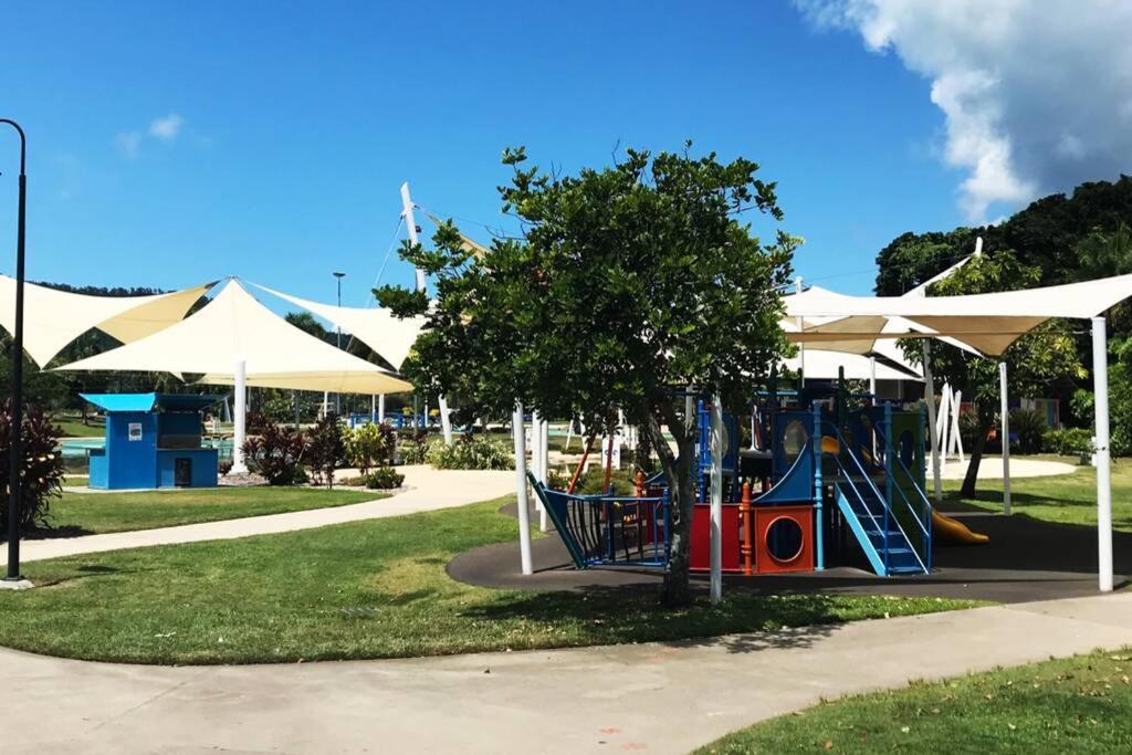 Lily Lamond, T/house, Outdoor Shower, 5 Min Walk To The Ocean, Airlie *