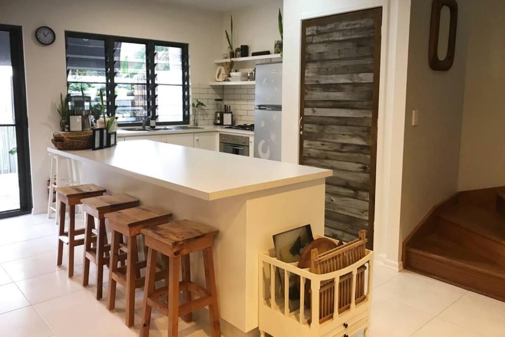 Lily Lamond, T/house, Outdoor Shower, 5 Min Walk To The Ocean, Airlie Holiday home