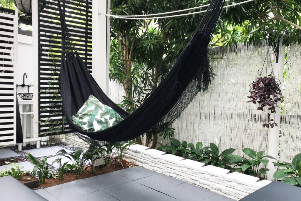 Lily Lamond, T/house, Outdoor Shower, 5 Min Walk To The Ocean, Airlie Holiday home Airlie Beach