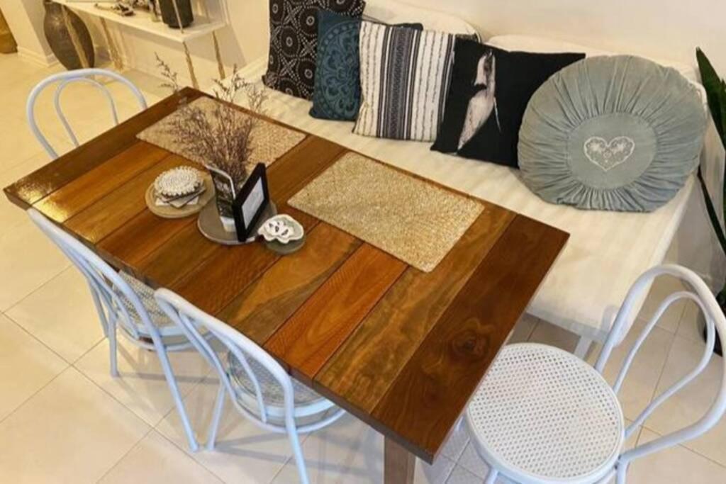 Lily Lamond, T/house, Outdoor Shower, 5 Min Walk To The Ocean, Airlie Holiday home Airlie Beach