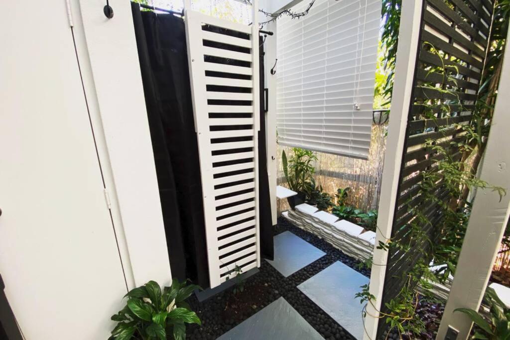 Lily Lamond, T/house, Outdoor Shower, 5 Min Walk To The Ocean, Airlie *