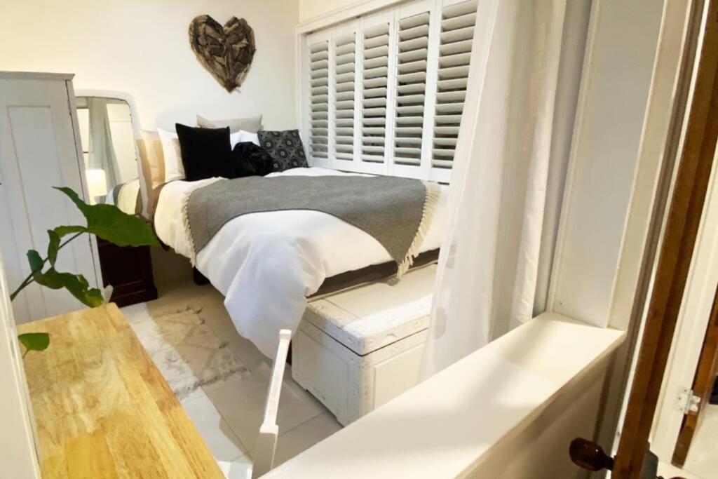 Lily Lamond, T/house, Outdoor Shower, 5 Min Walk To The Ocean, Airlie Holiday home