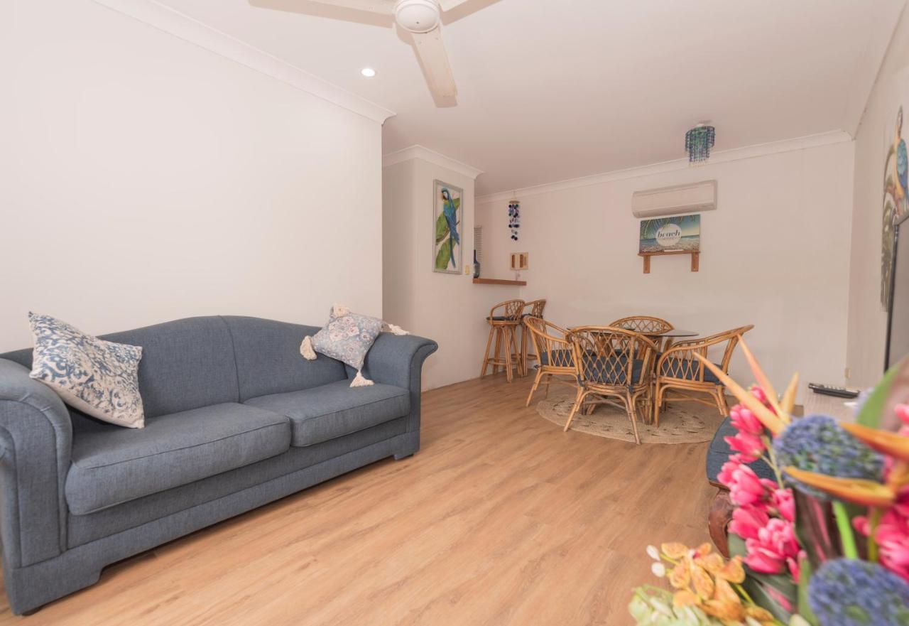 2 Bedroom Unit, Centre Of Airlie With Town View Apartment Airlie Beach