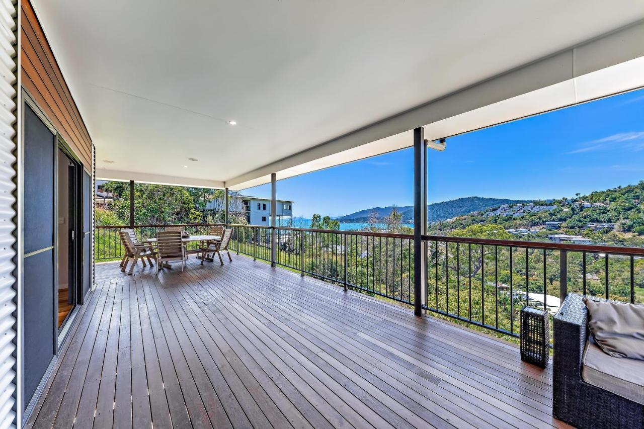 Laguna Views - Airlie Holiday home *