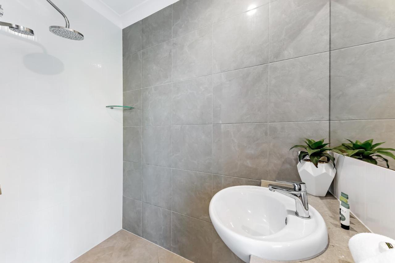 Laguna Views - Airlie Holiday home *