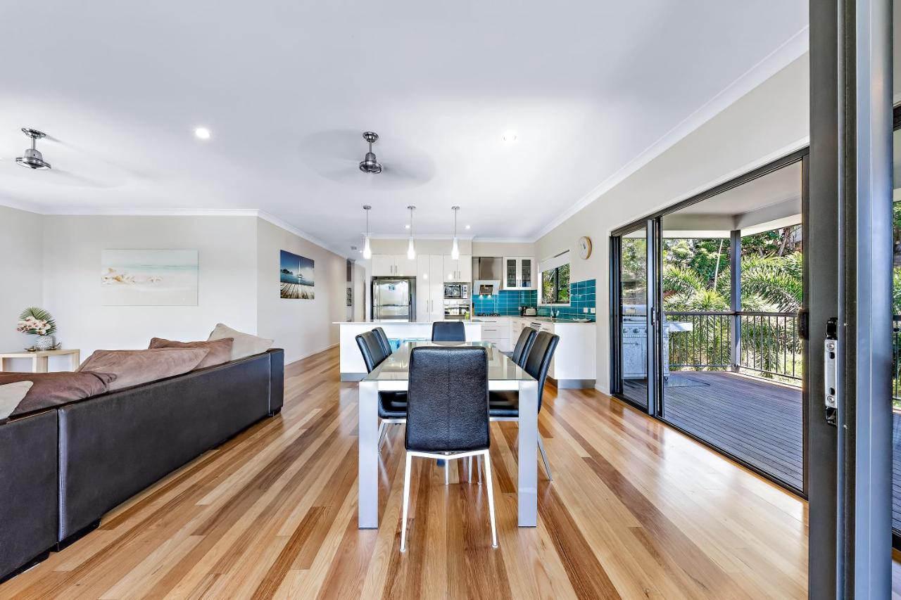 Laguna Views - Airlie Holiday home *