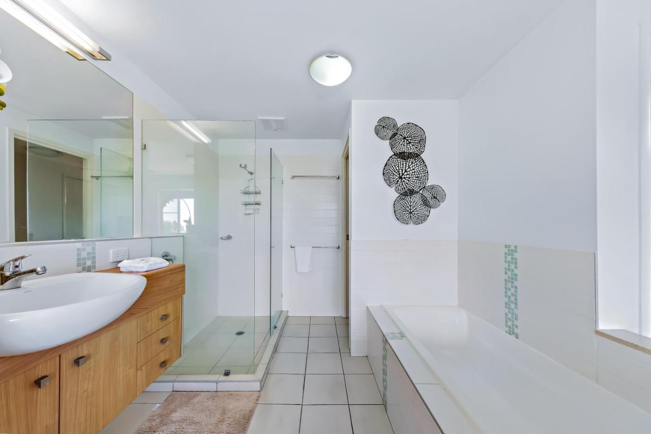 Retreat Where Luxury Meets Horizon Apartment Airlie Beach