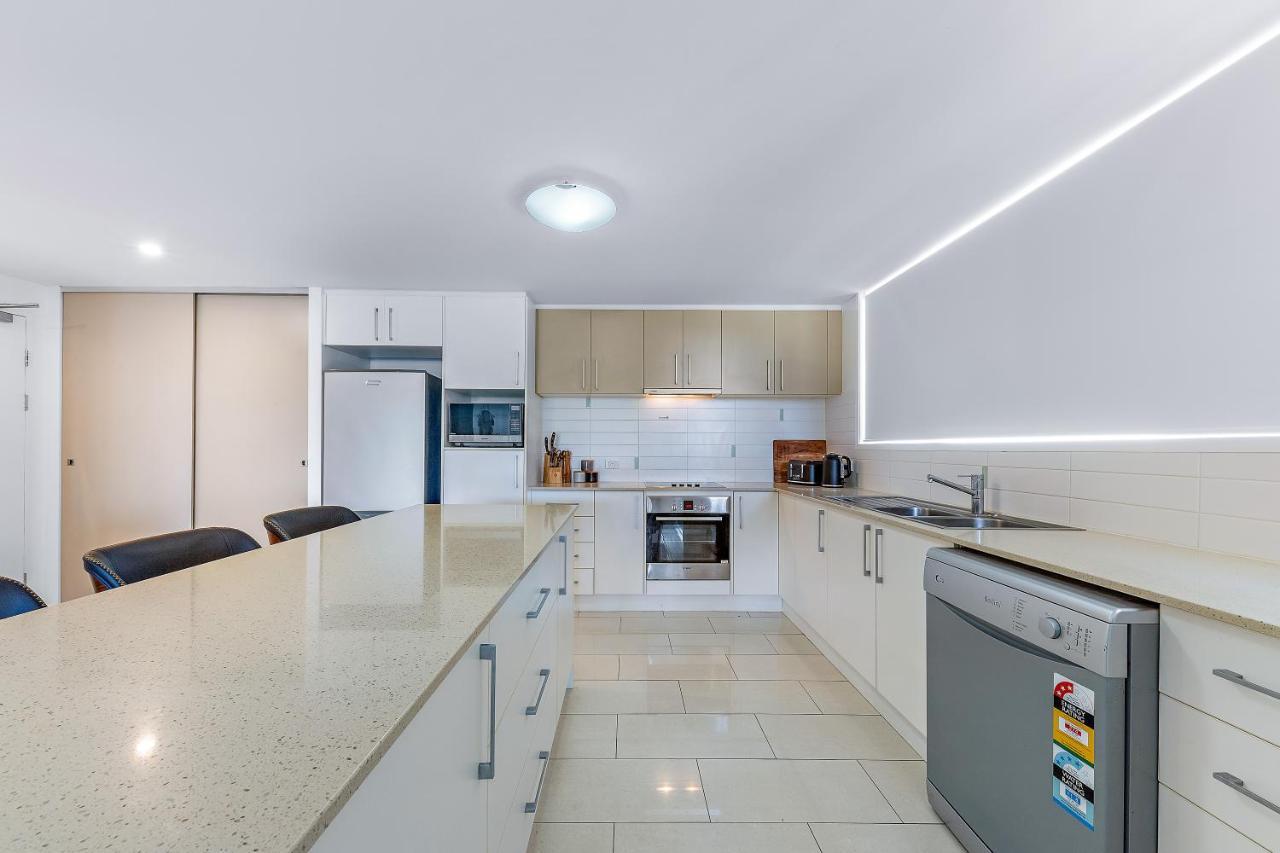 Retreat Where Luxury Meets Horizon Apartment