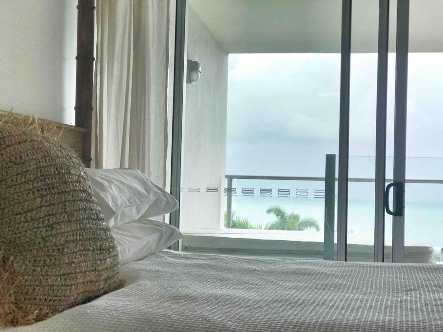 Three A Airlie Seaviews, Pool, Private Apartment