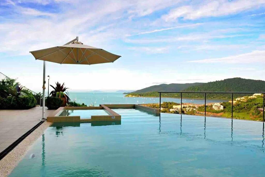 Three A Airlie Seaviews, Pool, Private *