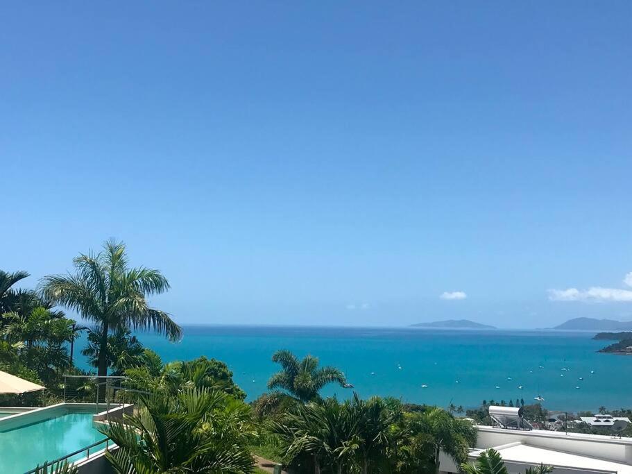 Three A Airlie Seaviews, Pool, Private