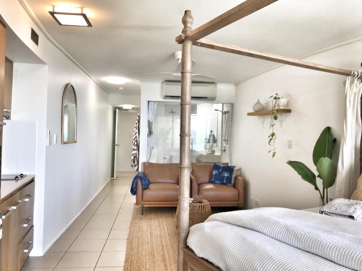 Apartment Three A Airlie Seaviews, Pool, Private Airlie Beach