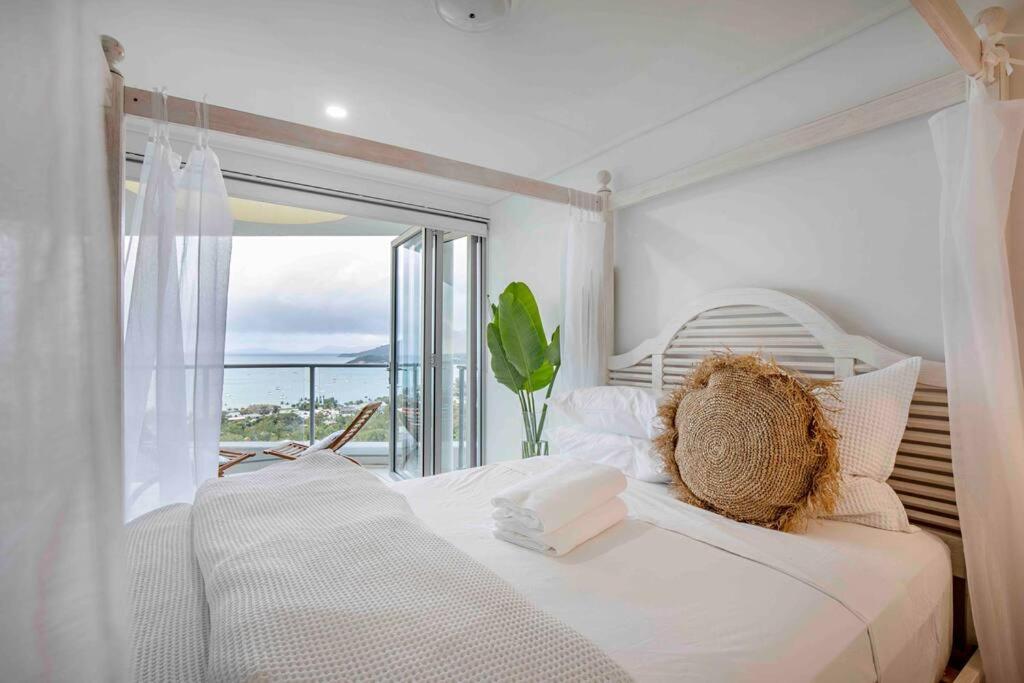 The Floor Luxury For 2 Bath Airlie Beach