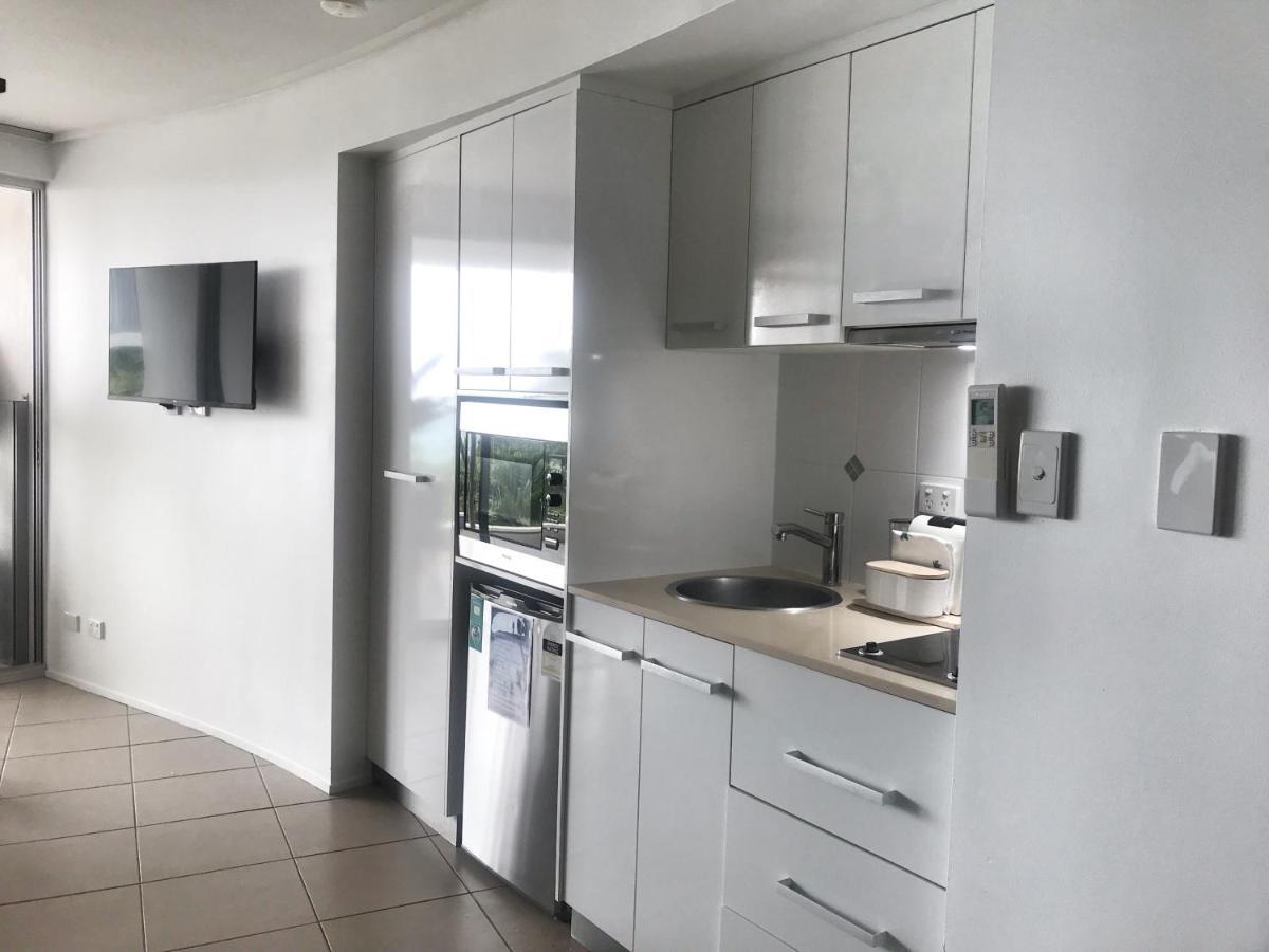Apartment Three A Airlie Seaviews, Pool, Private *