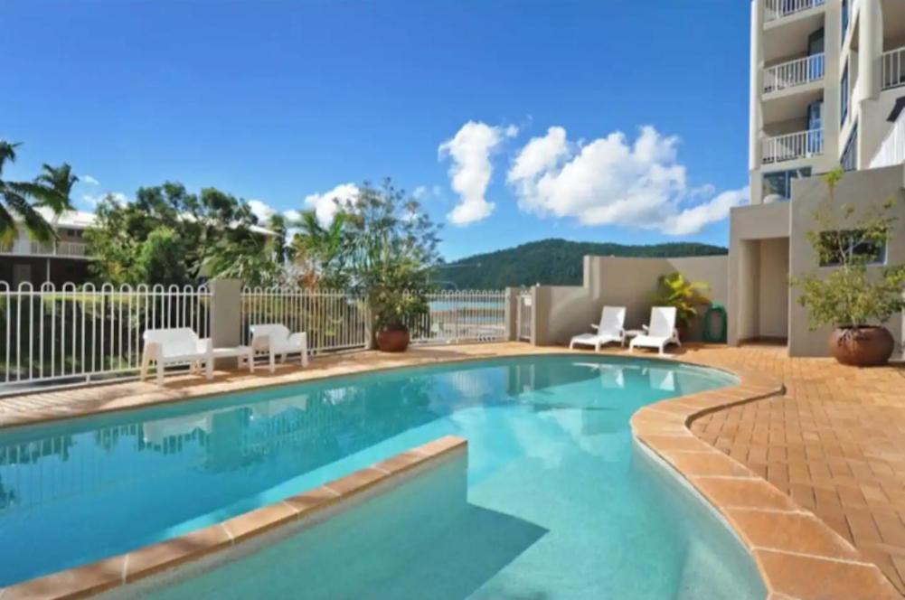 Airliedise: Cozy Hot Tub Near Port Of Airlie Apartment Airlie Beach