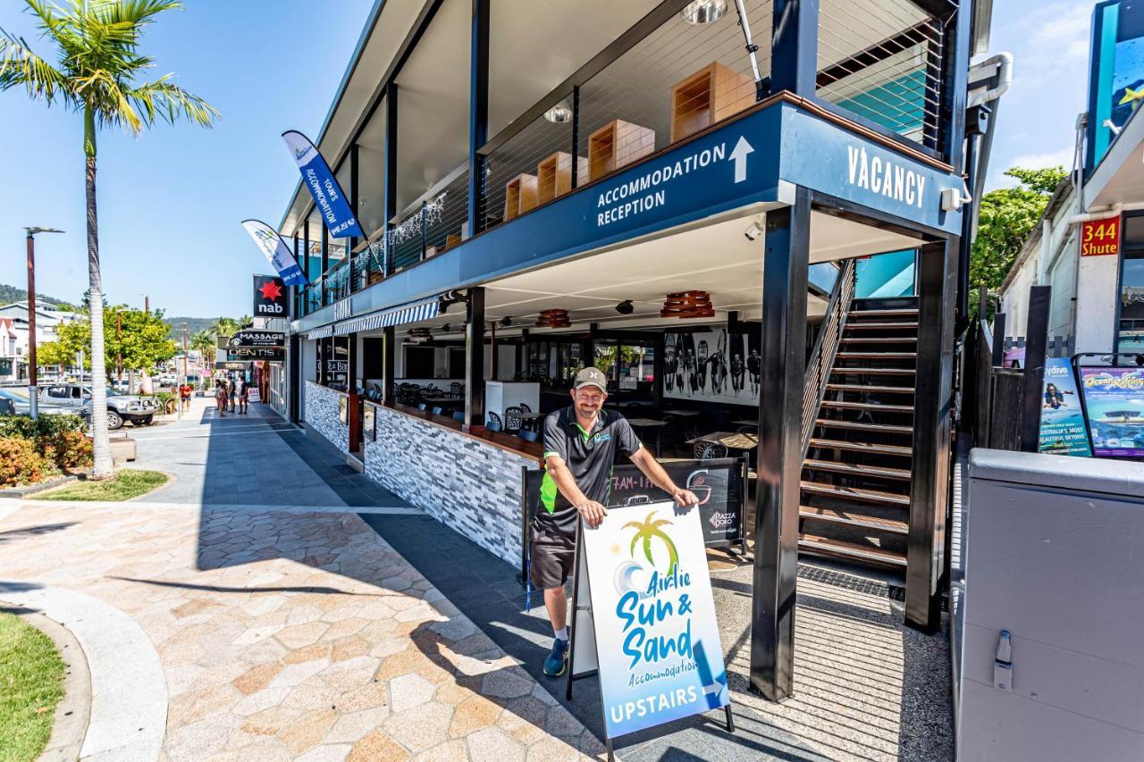 Airlie Sun & #3 * Airlie Beach