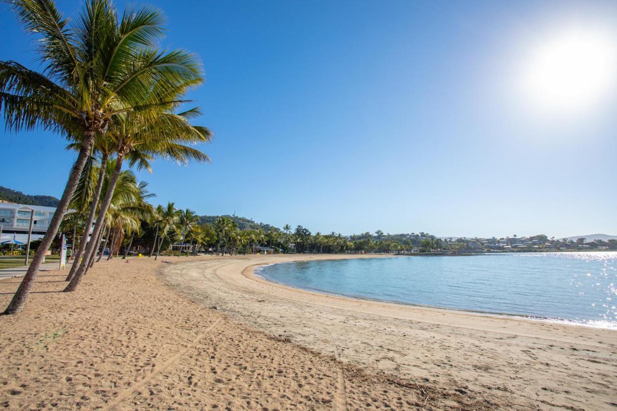 Mandalay Escape, Seclusion & Serenity With A Pool Holiday home *