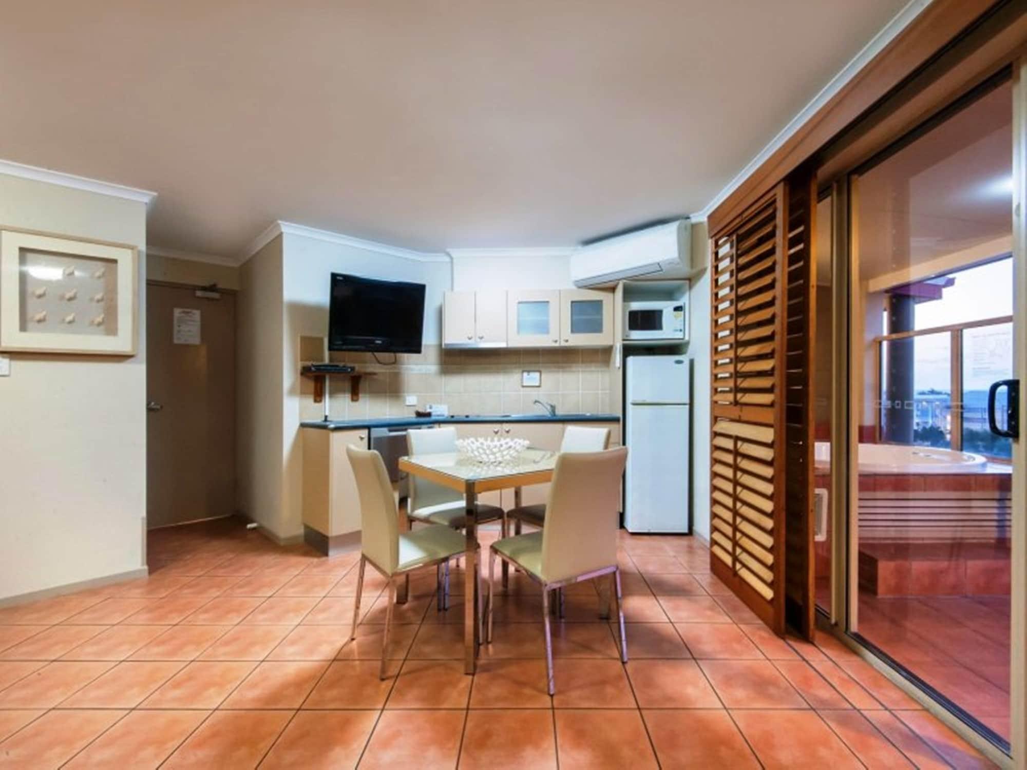 At Boathaven Bay Aparthotel 4*