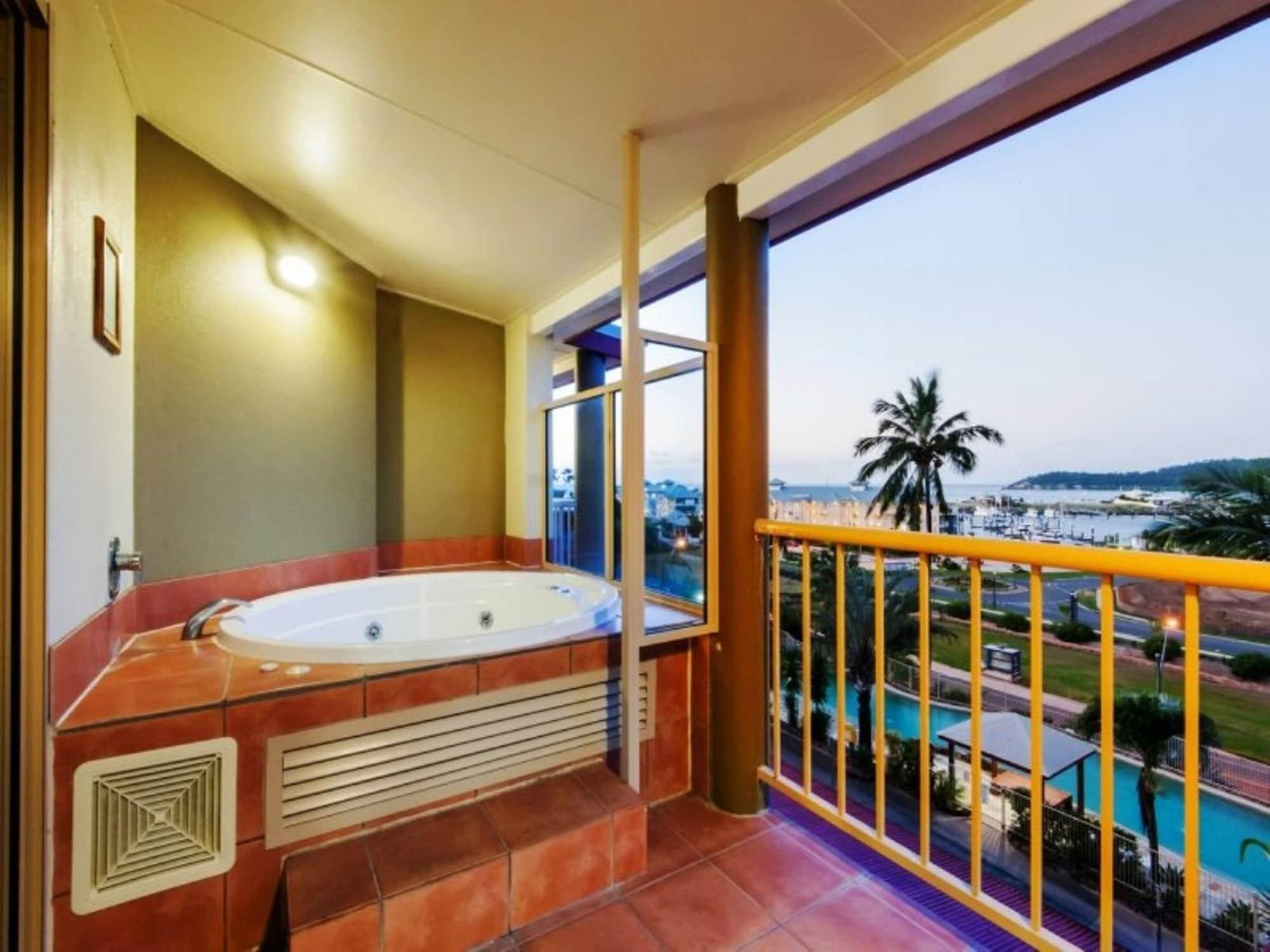 Aparthotel At Boathaven Bay 4*