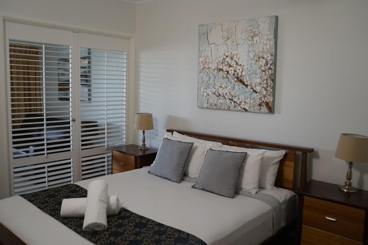 Aparthotel Airlie Seaview 4*
